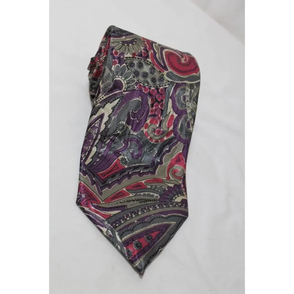 Vintage GEOFFREY BEENE 3.75 Inch Wide Silk Necktie, Pink, Purple, Gray Paisley
